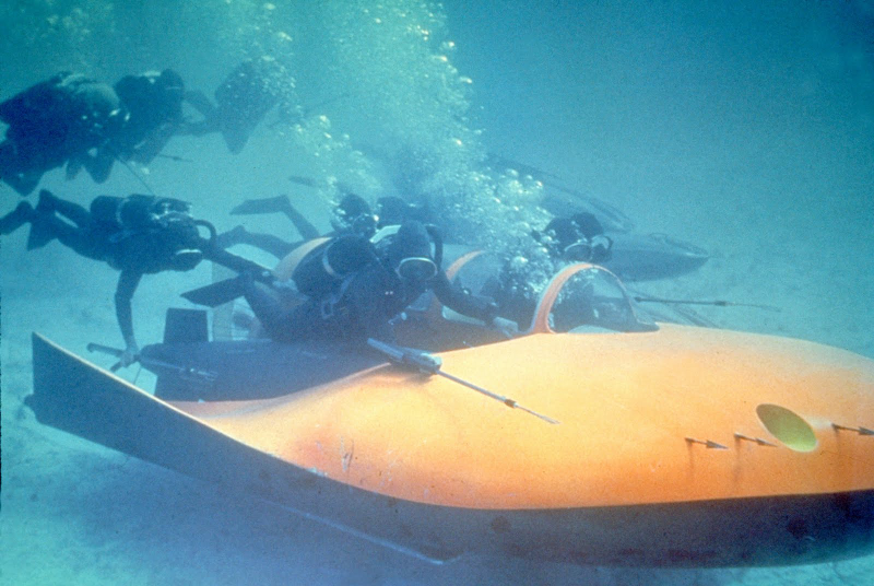 Illustration for article titled Scuba Diving In A War Zone? Better Bring Your Underwater Gun!